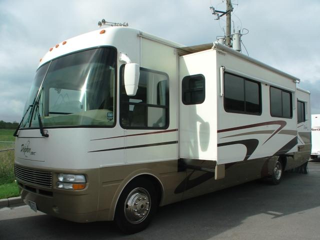 Used 2004 National Dolphin 6342LX Class A - Gas For Sale